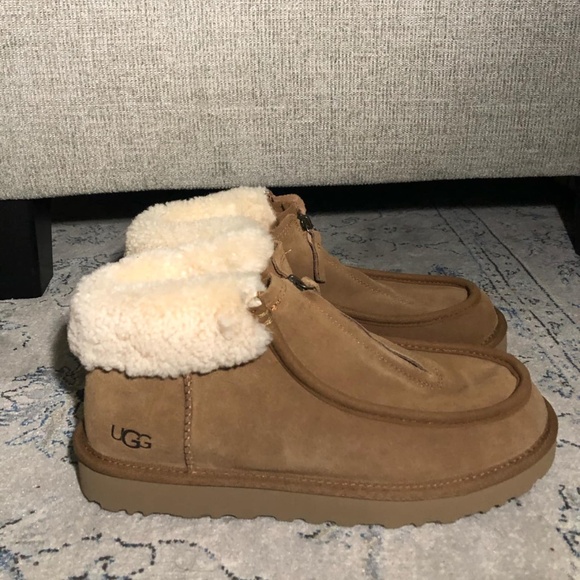 UGG Funkarra Zip Cuffed Booties - Picture 5 of 10